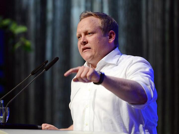 Tilman Kuban, Bundesvorsitzender der Jungen Union, begrüßt die Delegierten zum Auftakt des JU-Deutschlandtags.