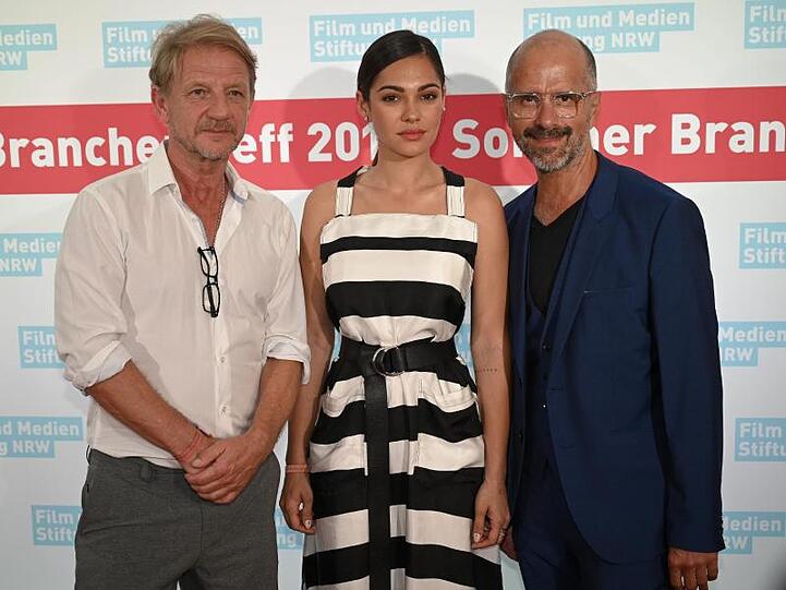 Sönke Wortmann (l) dreht mit Nilam Farooq und Christoph Maria Herbst gerade den Film "Contra".