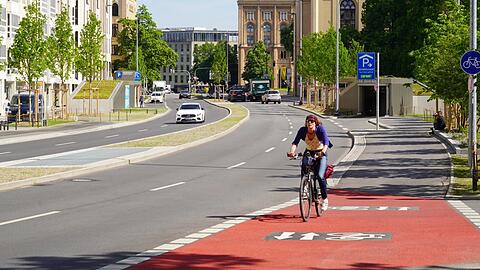 Bis zu 2,80 m breit ist jetzt der Radweg am Thomas-Wimmer-Ring.