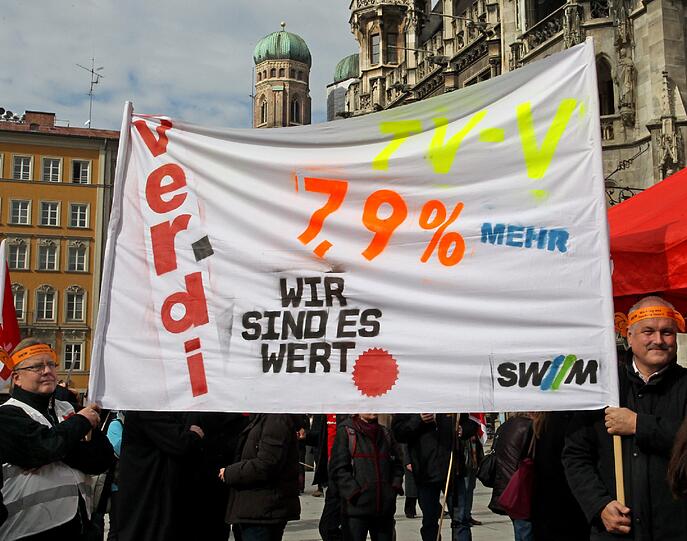 6,5 Prozent mehr Lohn: Die Bilder von der Demo auf dem Marienplatz