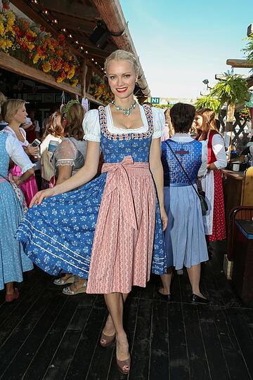 Weitere interessante Dirndl-Varianten.
