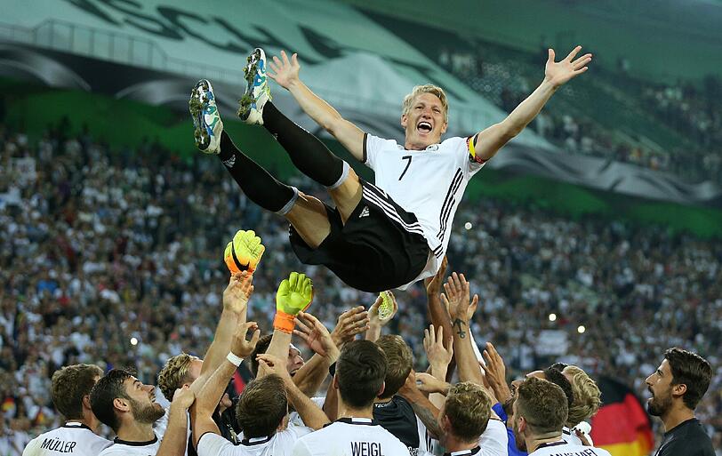 Nach der EM trat WM-Ikone Bastian Schweinsteiger zurück. Anfang September folgte sein Abschiedsspiel.