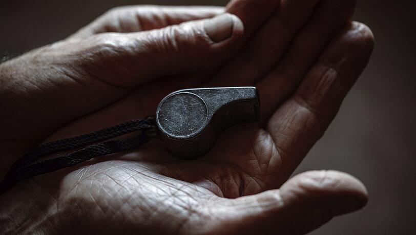 Erinnerung an den gefallenen Vater: eine Trillerpfeife aus dem Zweiten Weltkrieg.