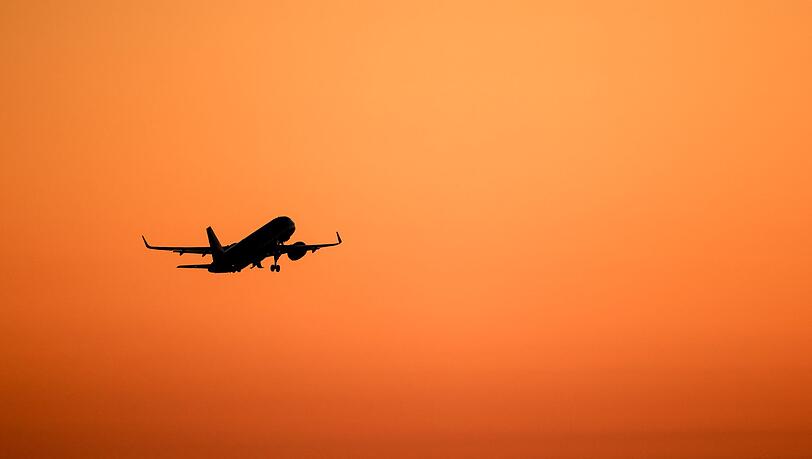 Hunderte Millionen Menschen fliegen jedes Jahr in der EU. (Archivbild) Hunderte Millionen Menschen fliegen jedes Jahr in der EU. (Archivbild)