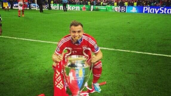 Stolz auf seine Heimat (Kosovo-Schweiz): Xerdan Shaqiri. Stolz auf seine Heimat (Kosovo-Schweiz): Xerdan Shaqiri.