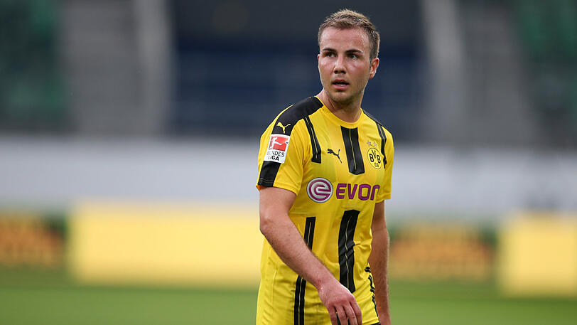 Mario Götze - 2016/17: Auch Mario Götze verlässt den deutschen Rekordmeister nach drei Jahren in München wieder. Bei den Bayern hatte der WM-Held mit extremen Formschwankungen zu kämpfen. Zahlten die Bayern 2013 noch 37 Millionen Euro für Götze, waren es bei Dortmund "nur noch" 22 Millionen Euro.