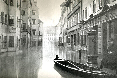 Boot statt Droschke: Am 5. Februar 1909 waren in der Tucherstraße nasse Füße garantiert.
