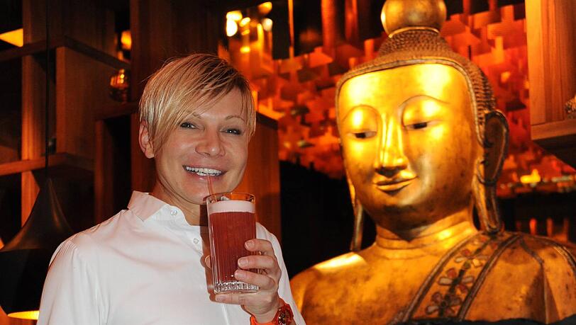 Chris Kolonko mag Asien und buddhistische Weisheiten. Wir trafen ihn auf einen Cocktail im „Spicery“ in Haidhausen. Chris Kolonko mag Asien und buddhistische Weisheiten. Wir trafen ihn auf einen Cocktail im „Spicery“ in Haidhausen.