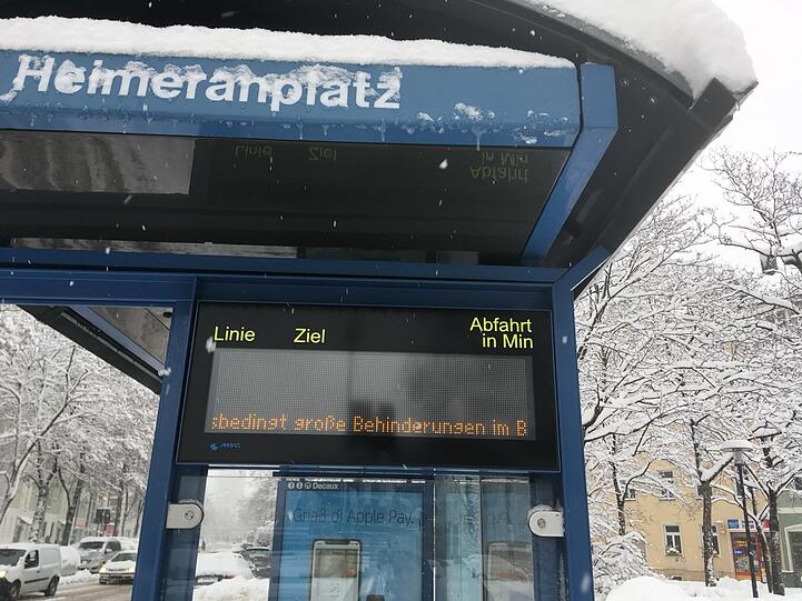 "Große Behinderungen" verursachte der Schnee bei den Bussen am Donnerstag im gesamten Stadtgebiet.