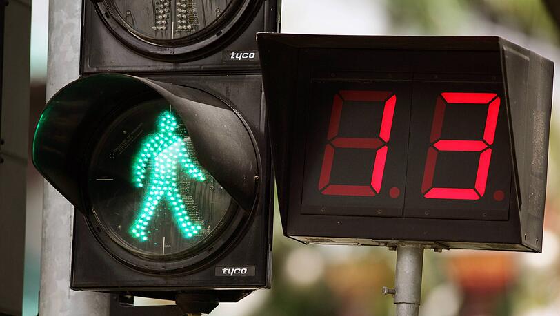 Geht es nach der CSU, gibt es in München bald einen Countdown an der Fußgängerampel, so wie hier in Singapur.