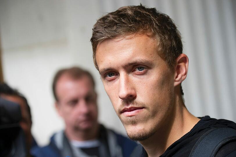 Max Kruse (Bor. Mönchengladbach): «Ich glaube, das war weder für die Fans noch für die Spieler vorauszusehen. Aber Deutschland hat sich in einen Rausch gespielt. Und wenn das passiert, kann es ganz schnell gehen, das hat man gestern gesehen. Das Finale wird sicher ein ganz anderes Spiel. »