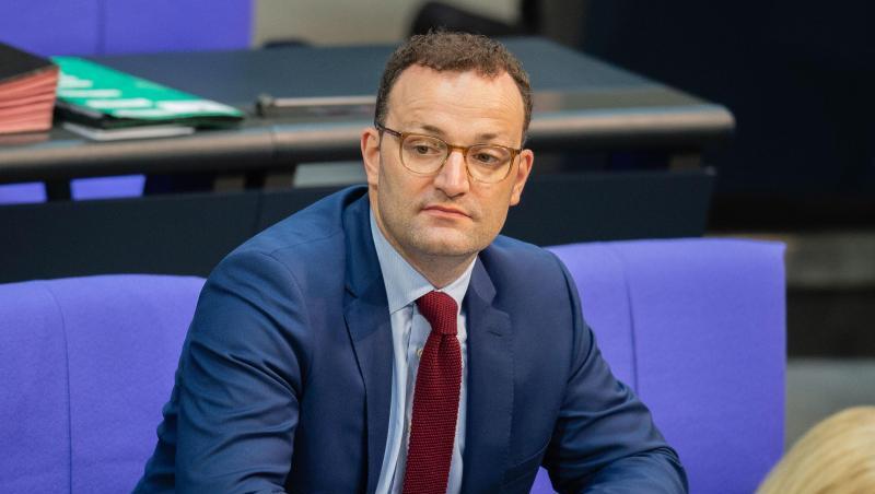 Jens Spahn nimmt an der Fragestunde zum Thema Organspenden im Bundestag teil. Den Abgeordneten liegen zwei gegensätzliche Vorschläge zu neuen Organspende-Regeln vor. Jens Spahn nimmt an der Fragestunde zum Thema Organspenden im Bundestag teil. Den Abgeordneten liegen zwei gegensätzliche Vorschläge zu neuen Organspende-Regeln vor.