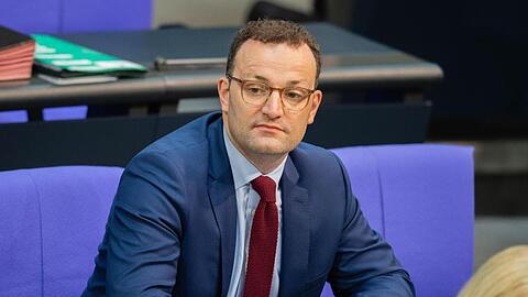 Jens Spahn nimmt an der Fragestunde zum Thema Organspenden im Bundestag teil. Den Abgeordneten liegen zwei gegensätzliche Vorschläge zu neuen Organspende-Regeln vor.