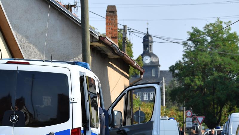 Beamte der Bundespolizei durchsuchen ein Objekt in Arnstadt. Beamte der Bundespolizei durchsuchen ein Objekt in Arnstadt.