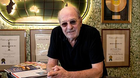 Der Musiker, Komponist und Produzent Ralph Siegel in seinem Büro.