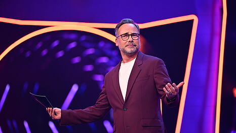 Welche Promis werden bei "The Masked Singer" 2025 enttarnt? Moderator Matthias Opdenh&ouml;vel pr&auml;sentiert am 13. Dezember das Finale