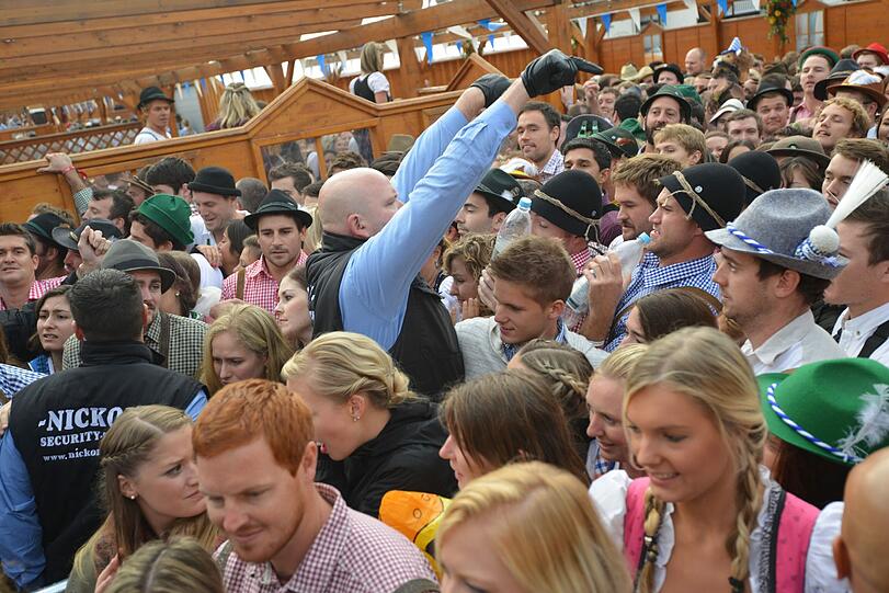 Hier gibt's die ersten Bilder vom Wiesn-Auftakt. Alles wartet auf den Anstich.