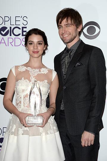 Adelaide Kane (R) und Torrance Coombs