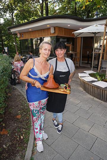 Das Restaurant "Konsulat": Auch in Bogenhausen, genauer gesagt am Herkomerplatz, wurde einem alten Klohäusl neues Leben eingehaucht. Schon 2015 wurde umgebaut. Erst hieß das Lokal "Daherkomma", mittlerweile findet man hier das Restaurant-Café "Konsulat". Dort gibt&rsquo;s täglich Mittagsgerichte, Kaffee und Kuchen, am Wochenende auch Barbetrieb.