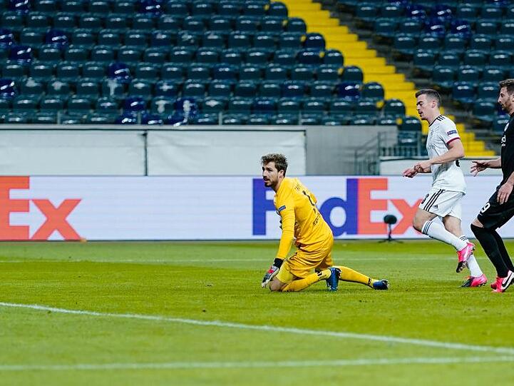 Kevin Bua (M) sorgte mit seinem 2:0 für die Vorentscheidung für die Gäste aus der Schweiz.