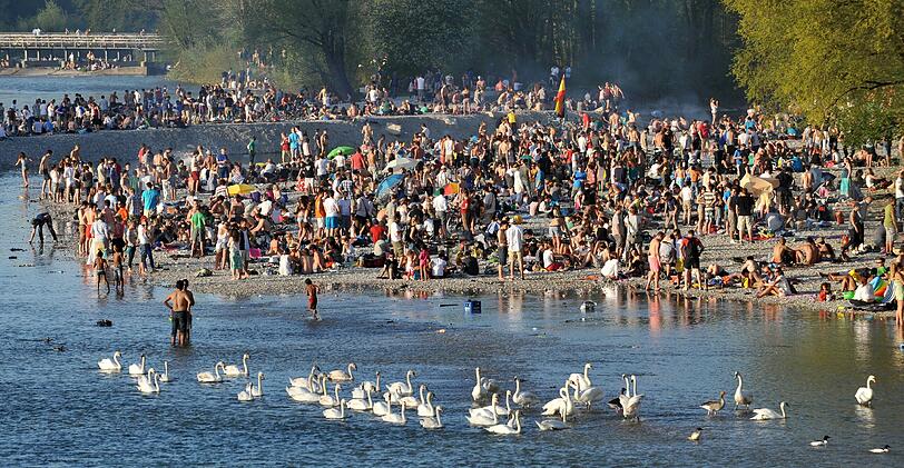 Auch ein perfekter Platz zum Faulenzen in der Sonne: Das Ufer der Isar. Letzten Frühling war dort an vielen Stellen Betrieb wie im Hochsommer.