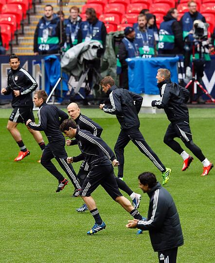 Jetzt wird?s langsam ernst: Die letzte Trainingseinheit vor dem großen Showdown im " German Endspiel". Die Bilder vom Bayern-Training im Wembley-Stadion!