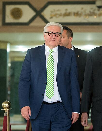 Auf Platz eins liegt Außenminister Frank-Walter Steinmeier (SPD) mit 74 Prozent.