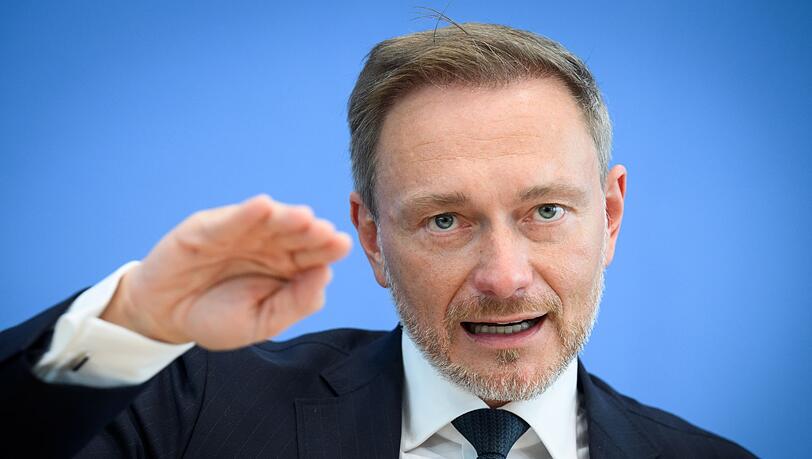 Bundesfinanzminister Christian Lindner will bei der CO2-Bepreisung "mit Augenmaß" vorgehen.
