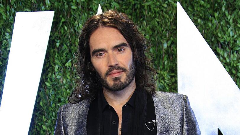 Russell Brand sieht sich derzeit mit massiven Vorwürfen konfrontiert, die seine berufliche Karriere beeinträchtigen.
