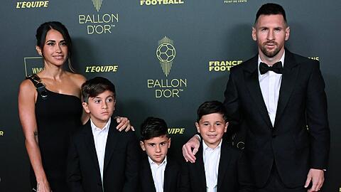 Was für eine schöne Familie: Lionel Messi brachte zur Preisverleihung in Paris nicht nur seine Frau, sondern auch die drei Söhne mit.