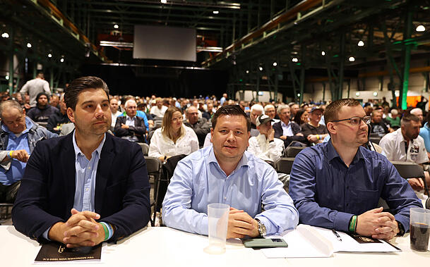 Die Verwaltungsräte Sebastian Seeböck, Nicolai Walch und Sascha Königsberg (v.l.) bei der Mitgliederversammlung des TSV 1860 im Sommer 2024. Die Verwaltungsräte Sebastian Seeböck, Nicolai Walch und Sascha Königsberg (v.l.) bei der Mitgliederversammlung des TSV 1860 im Sommer 2024.