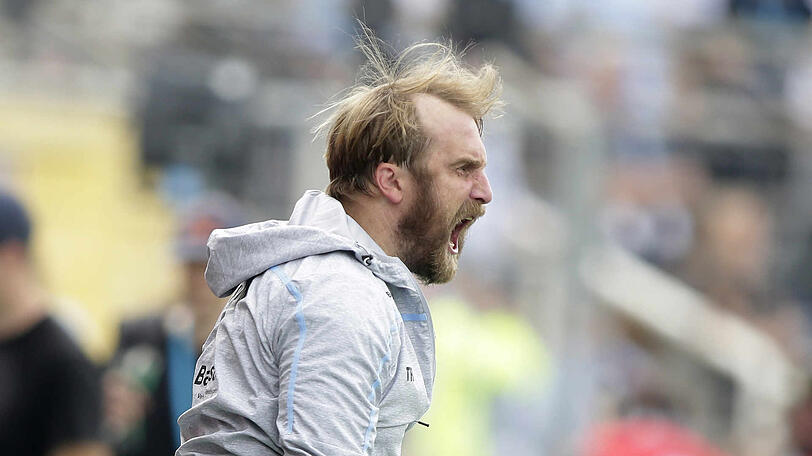 Mit vollem Einsatz an der Seitenlinie dabei: Löwen-Trainer Daniel Bierofka.