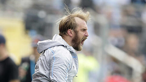 Mit vollem Einsatz an der Seitenlinie dabei: Löwen-Trainer Daniel Bierofka.