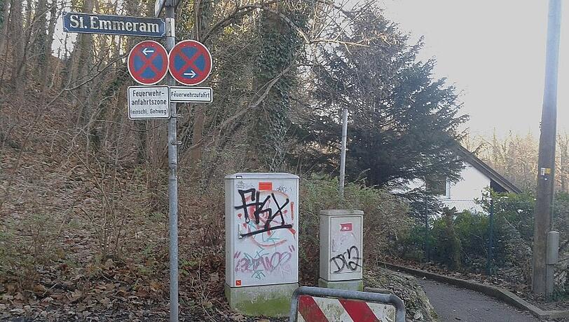 "Wenn es wenigstens künstlerisch anregende Schriftzüge wären, aber das ist nur Schmiererei, die unser schönes Viertel verschandelt". "Wenn es wenigstens künstlerisch anregende Schriftzüge wären, aber das ist nur Schmiererei, die unser schönes Viertel verschandelt".