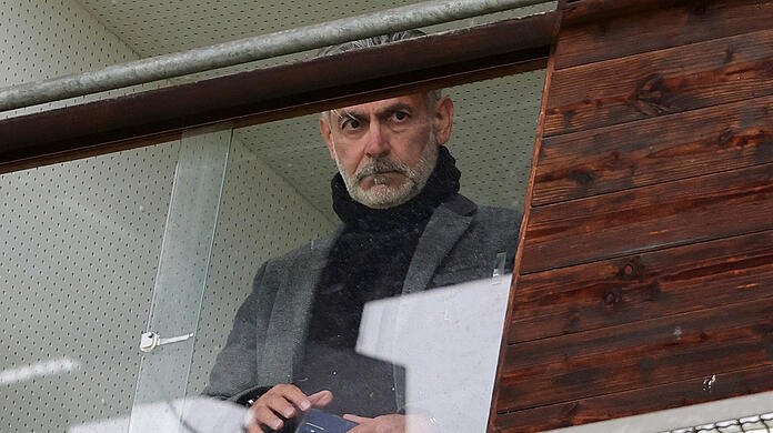 Maurizio Jacobacci musste sich die Partie aus einer Kabine bei den Kommentatorenplätzen anschauen.