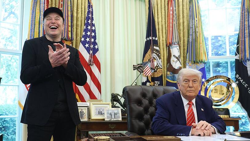 Elon Musk und Donald Trump bei einer gemeinsamen Pressekonferenz.