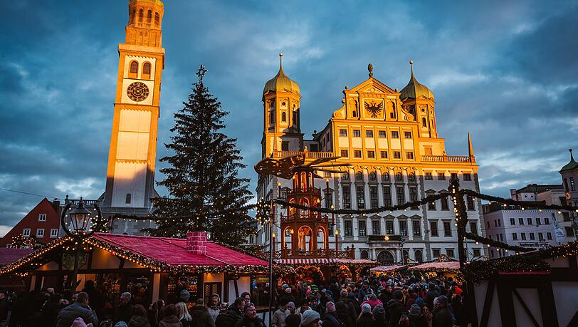 Im Herzen der Stadt befindet sich der berühmte Augsburger Christkindlesmarkt – einer der ältesten und schönsten Weihnachtsmärkte Deutschlands.