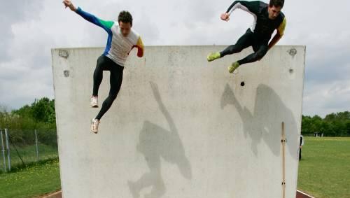 Beim Miltärischen Fünfkampf gibt es viele Hindernisse zu überwinden. Wie etwa diese Mauer. Beim Miltärischen Fünfkampf gibt es viele Hindernisse zu überwinden. Wie etwa diese Mauer.