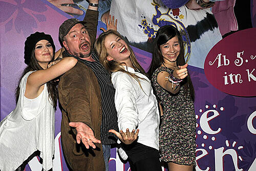 Henriette Nagel (v-l), Emilia Schüle, Selina Shirin Müller und der Schauspieler Armin Rohde