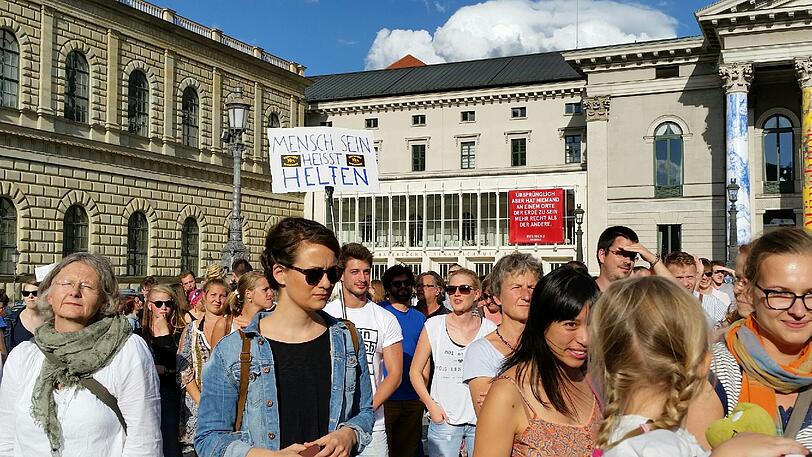 Tausende demonstrieren am Montag gegen die Asylpolitik der bayerischen Staatsregierung.