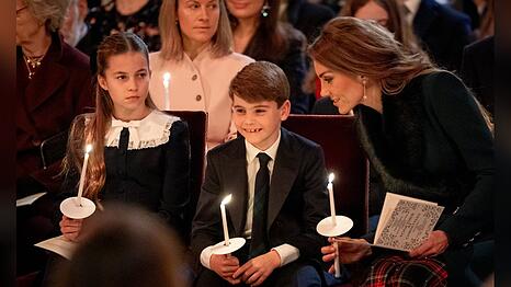 Prinzessin Charlotte, Prinz Louis und die Prinzessin von Wales w&auml;hrend des Weihnachtsgottesdienstes in der Westminster Abbey in London.