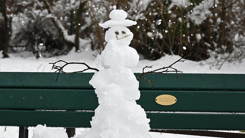 Der Schnee schmilzt im Flachland wieder dahin. Der Schnee schmilzt im Flachland wieder dahin.