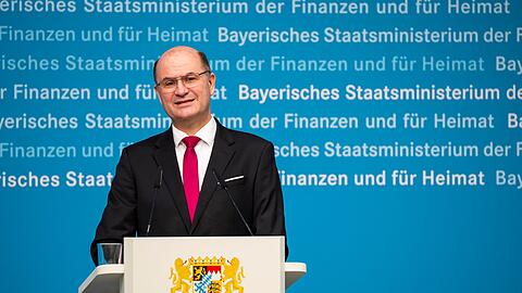 Finanz- und Heimatminister Albert F&uuml;racker (CSU) will strukturschwache R&auml;ume in den Fokus der bayerischen Heimatstrategie nehmen. (Archivbild)