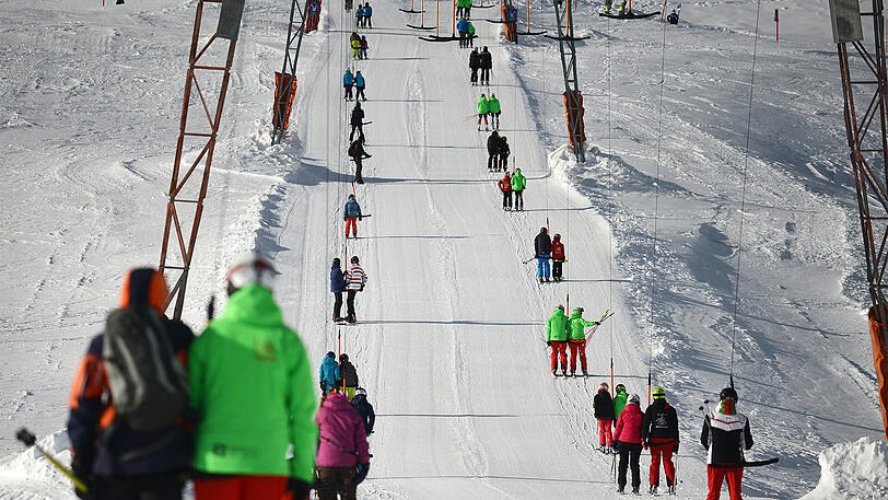 Nochmal volle Liftspuren - der späte Schnee bedeutet für Skigebiete einen profitablen Endspurt.