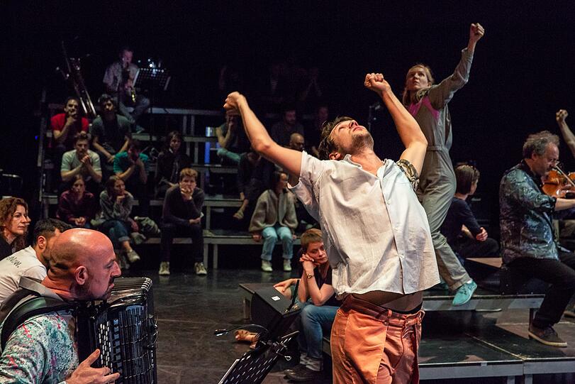 Das Tanztheater "Third Space" im Carl-Orff-Saal.