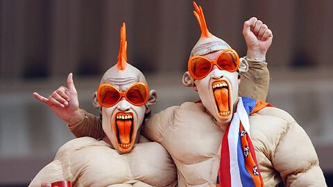Die Niederlande sind Gruppengegner Deutschlands in der Endrunde der EM 2012. Im Bild: Niederländische Fans vor einem WM-Spiel 2006.