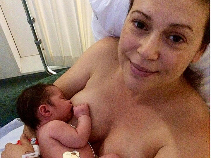 Ein Jahr ist es her: Alyssa Milano und ihre kleine Elizabella kurz nach deren Geburt