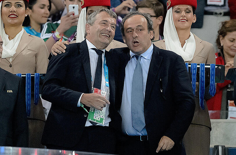 UEFA-Präsident Michael Platini und DFB-Präsiden Wolfgang Niersbach (links) am Rande des WM-Endspiels 2014.