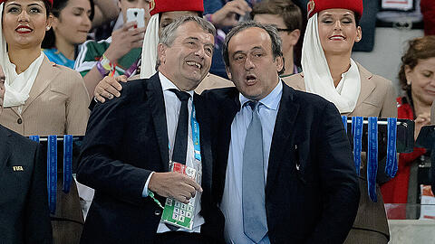 UEFA-Präsident Michael Platini und DFB-Präsiden Wolfgang Niersbach (links) am Rande des WM-Endspiels 2014.