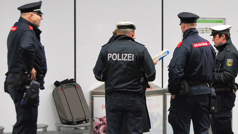 Die Bundespolizei hatte am Wochenende in S-Bahnen und Zügen viel zu tun (Symbolfoto) Die Bundespolizei hatte am Wochenende in S-Bahnen und Zügen viel zu tun (Symbolfoto)